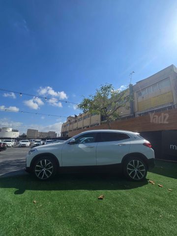 ב מ וו X2