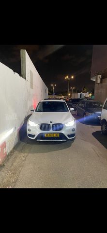 ב מ וו X1