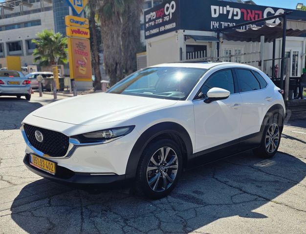 מודעת רכב מאזדה CX-30
