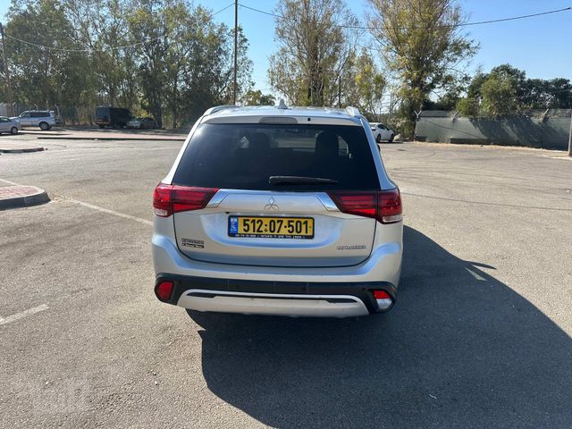 מיצובישי אאוטלנדר