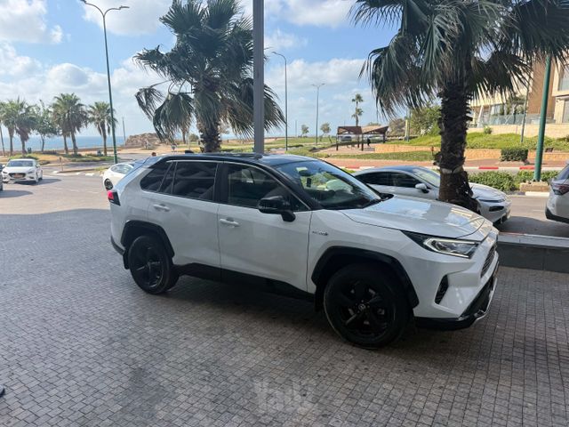 טויוטה RAV4