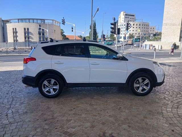 טויוטה RAV4