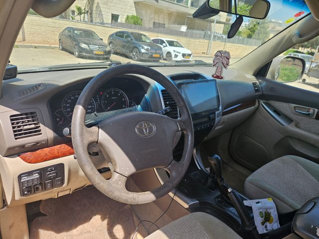טויוטה לנד קרוזר