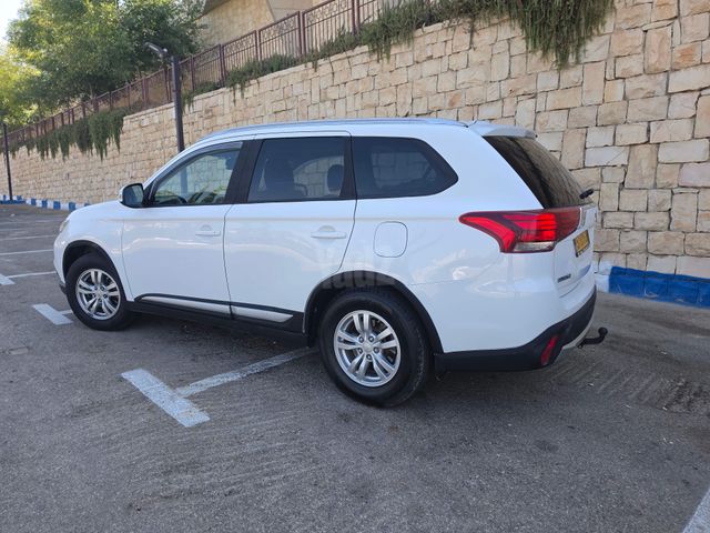מיצובישי אאוטלנדר