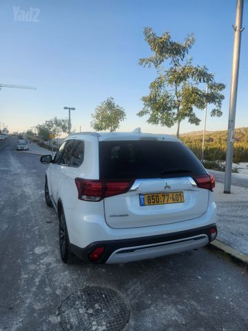 מיצובישי אאוטלנדר