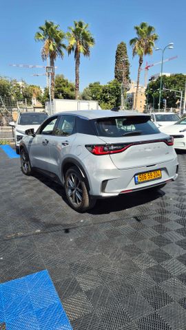 לקסוס LBX