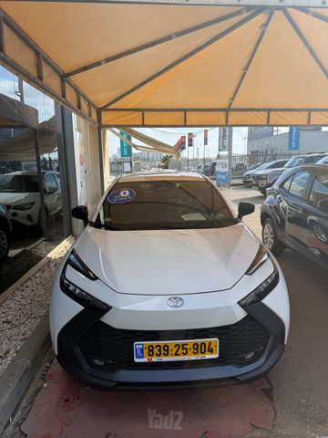 מודעת רכב טויוטה C-HR