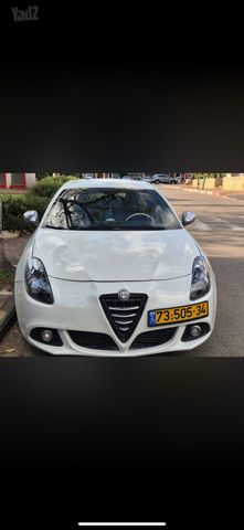 מודעת רכב אלפא רומיאו ג'ולייטה