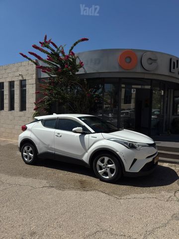 מודעת רכב טויוטה C-HR