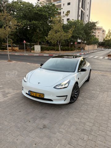 מודעת רכב טסלה מודל 3