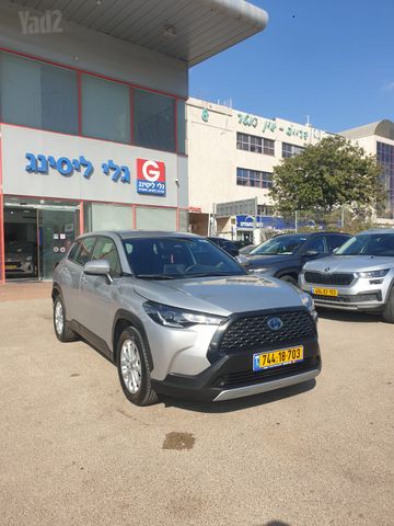 מודעת רכב טויוטה קורולה קרוס