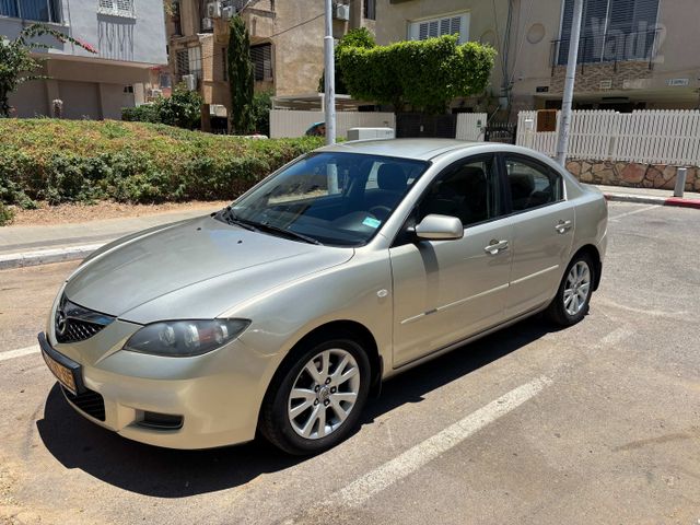 מודעת רכב מאזדה 3