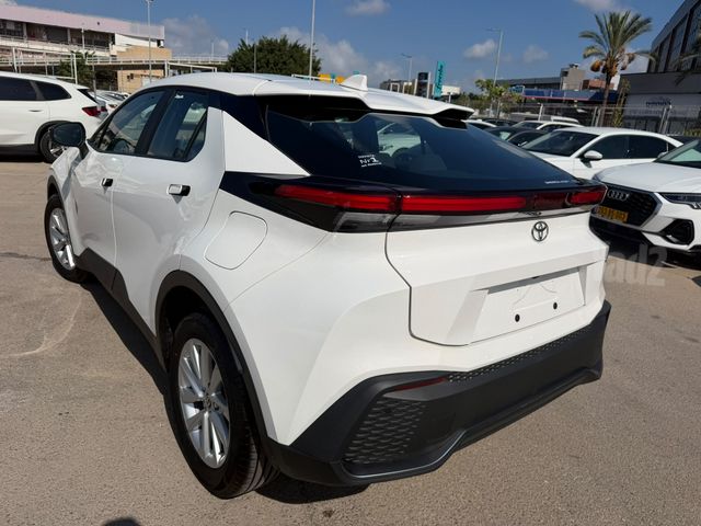 מודעת רכב טויוטה C-HR 2