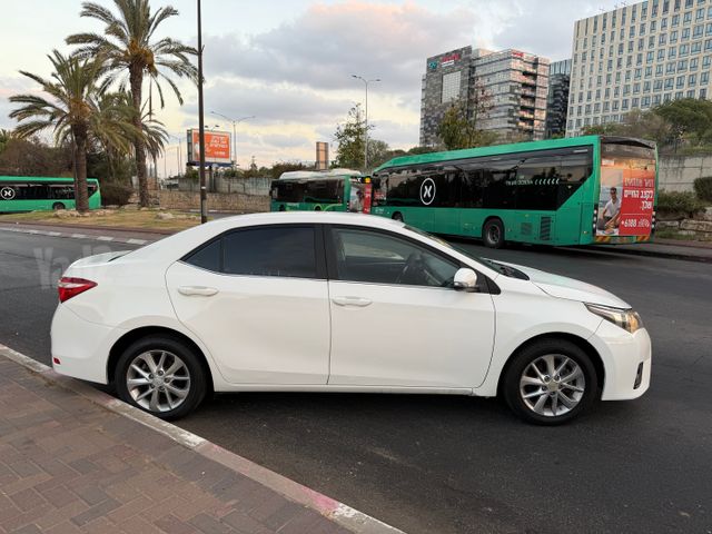 טויוטה קורולה