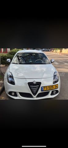 מודעת רכב אלפא רומיאו ג'ולייטה