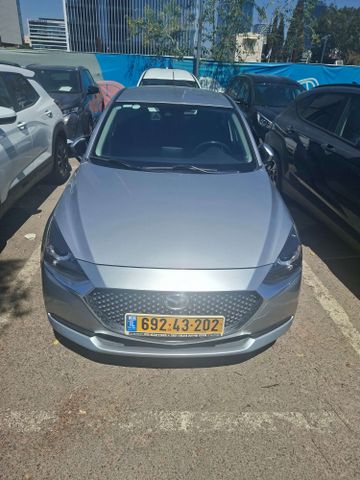 מודעת רכב מאזדה 2