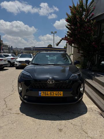 מודעת רכב טויוטה יאריס קרוס