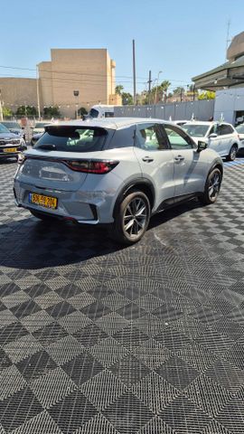 לקסוס LBX