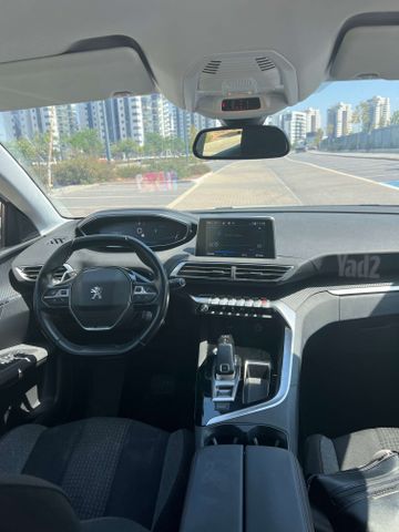 פיג'ו 3008
