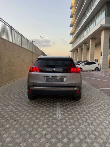 פיג'ו 3008