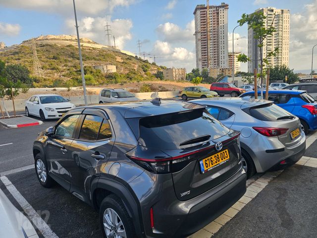 טויוטה יאריס קרוס