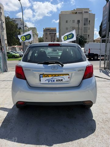 טויוטה יאריס