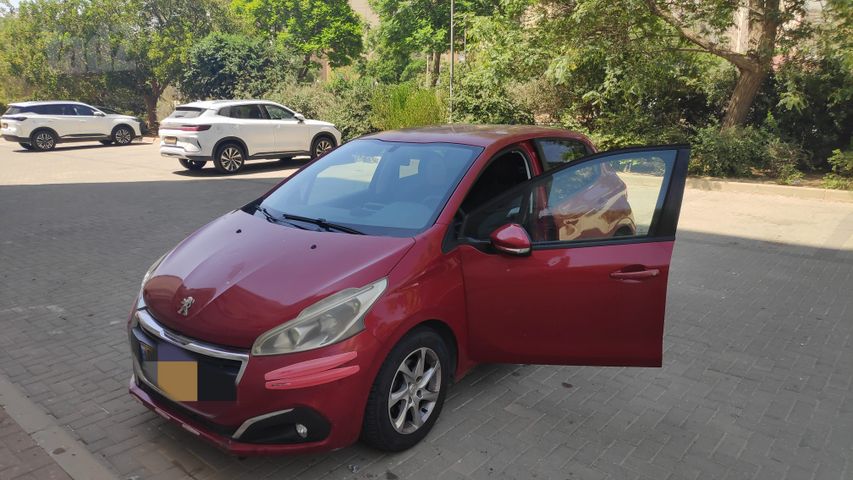 פיג'ו 208