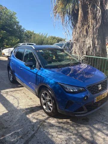 סיאט ארונה