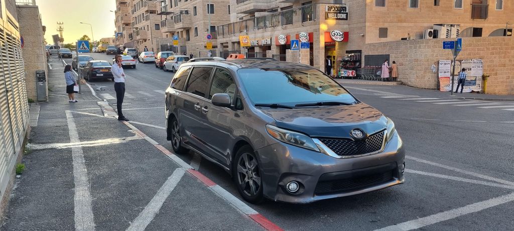 מודעת רכב טויוטה סיינה