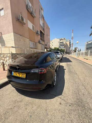 מודעת רכב טסלה מודל 3