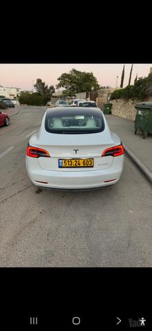מודעת רכב טסלה מודל 3