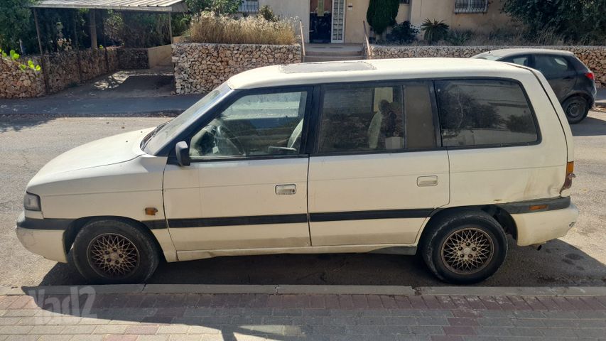 מודעת רכב מאזדה MPV