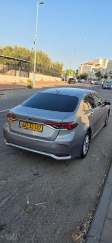 טויוטה קורולה