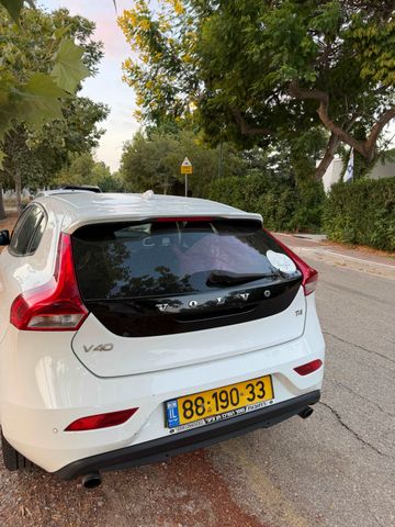 וולוו V40