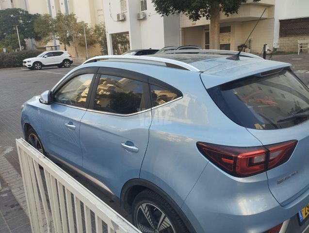 מודעת רכב אם ג'י ZS
