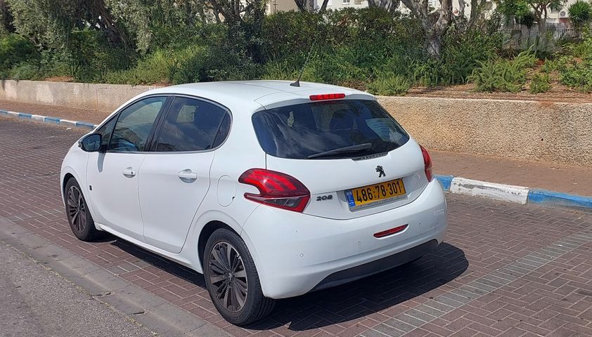 פיג'ו 208