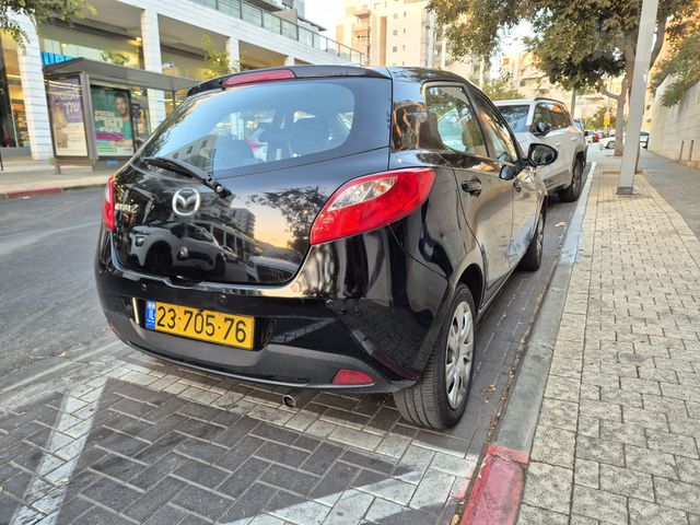 מודעת רכב מאזדה 2