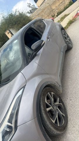 מודעת רכב טויוטה C-HR