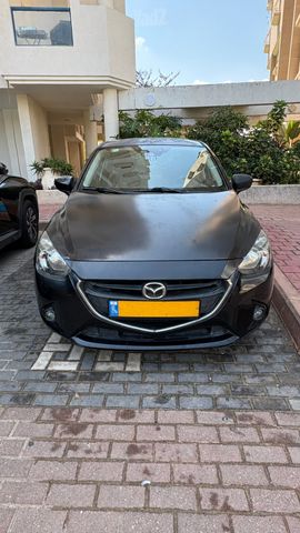מודעת רכב מאזדה 2