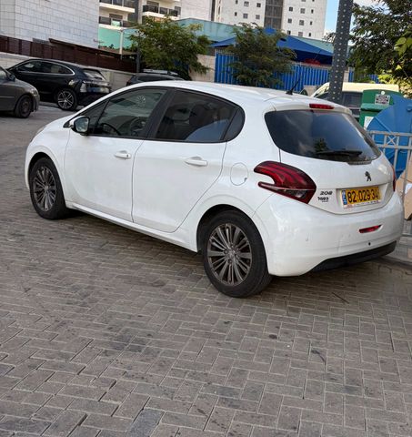 מודעת רכב פיג'ו 208