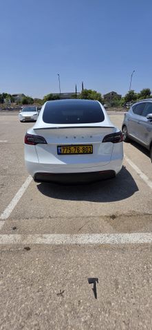 מודעת רכב טסלה מודל Y