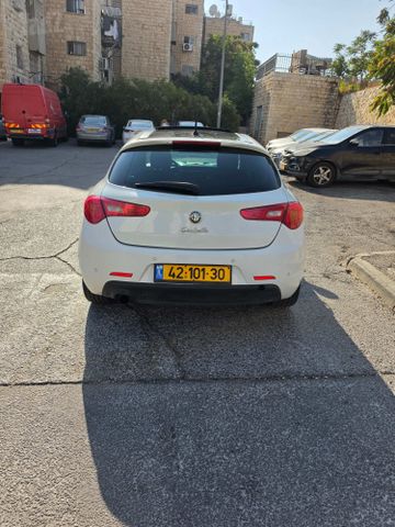 אלפא רומיאו ג'ולייטה