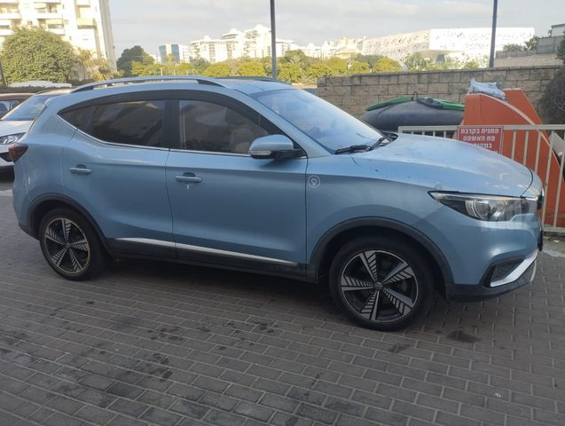 אם ג'י ZS