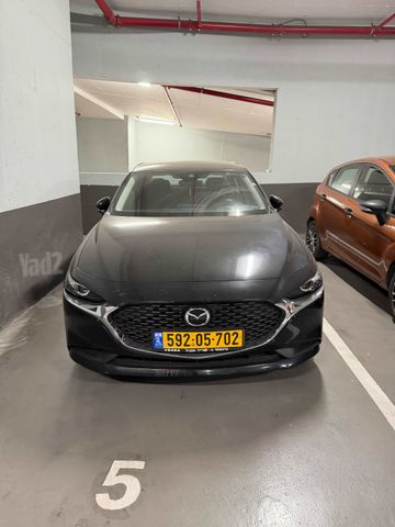 מודעת רכב מאזדה 3