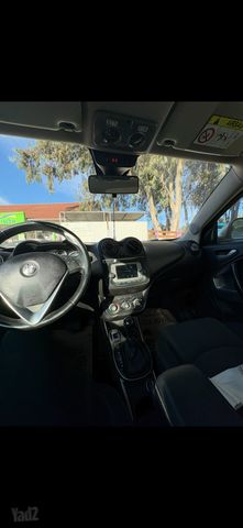 אלפא רומיאו מיטו