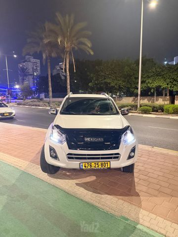 איסוזו די-מקס
