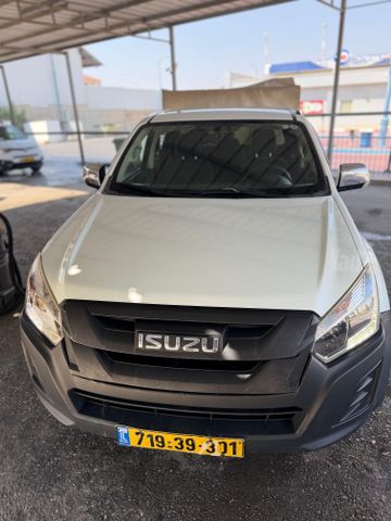 איסוזו די-מקס