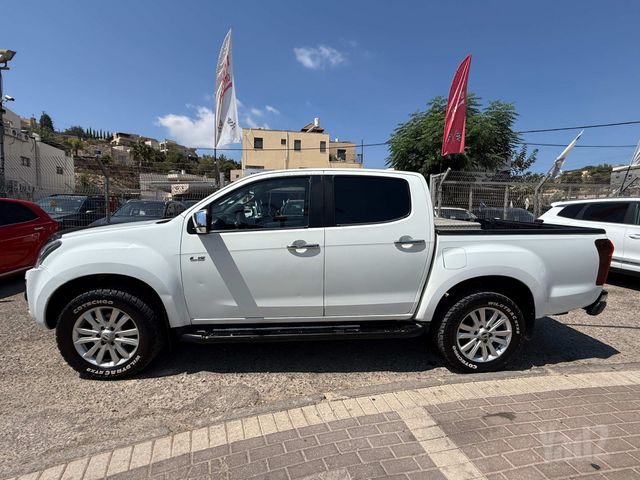 איסוזו די-מקס