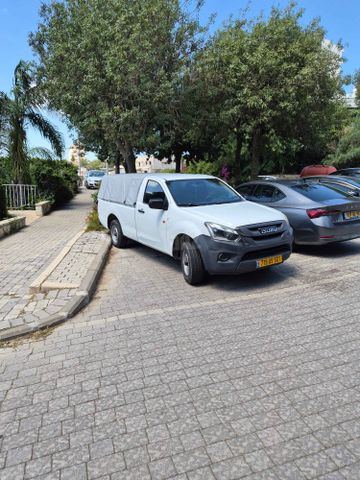 איסוזו די-מקס