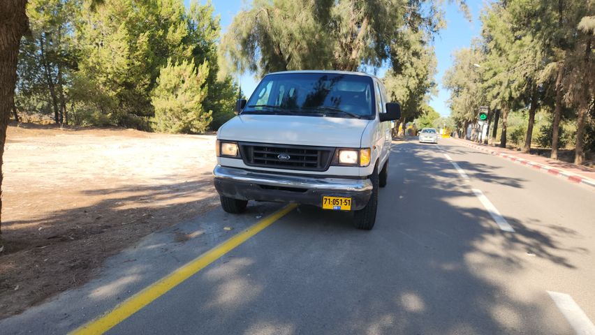 מודעת רכב פורד אקונוליין